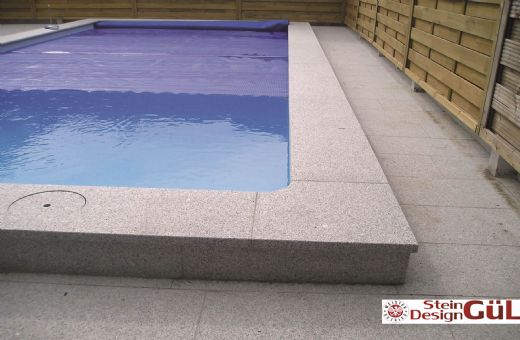 Schwimmbadumrandung aus Naturstein - Diamond Grey