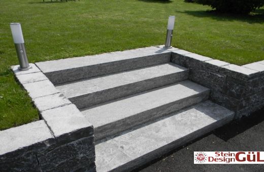 Blockstufe aus Naturstein - Bluestone