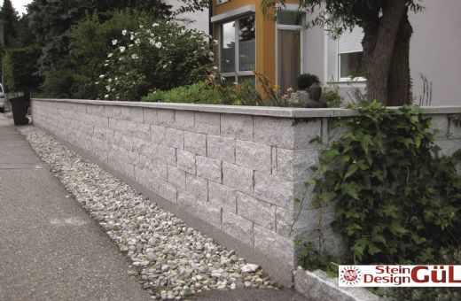 Mauer aus Naturstein - Crystall Grey
